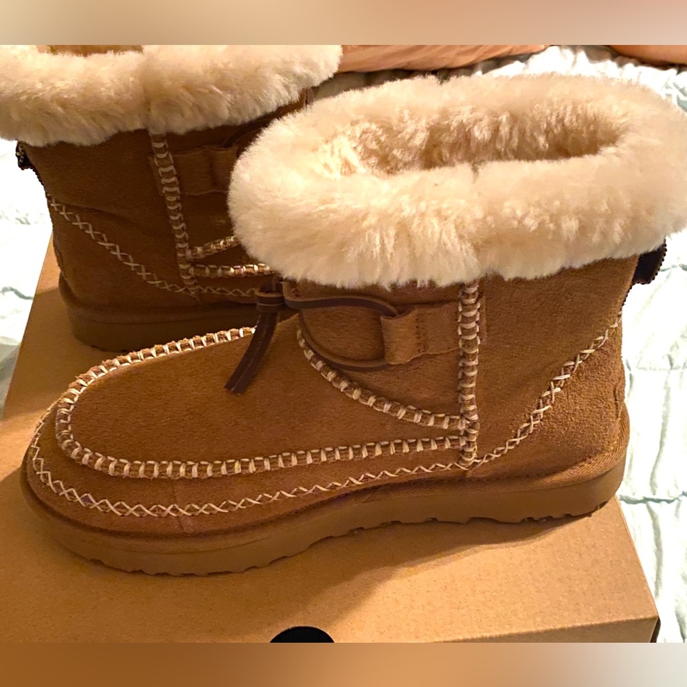 Brand New In Box Classic Mini Alpine Ugg Boots Size 9 in Chestnut - Picture 6 of 16